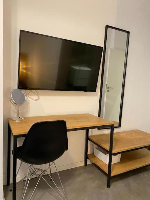 A Place 4U No10 - Garden-Level Getaway 2 Bedroom 2 Bathroom Apartment With Yard Athen Eksteriør bilde